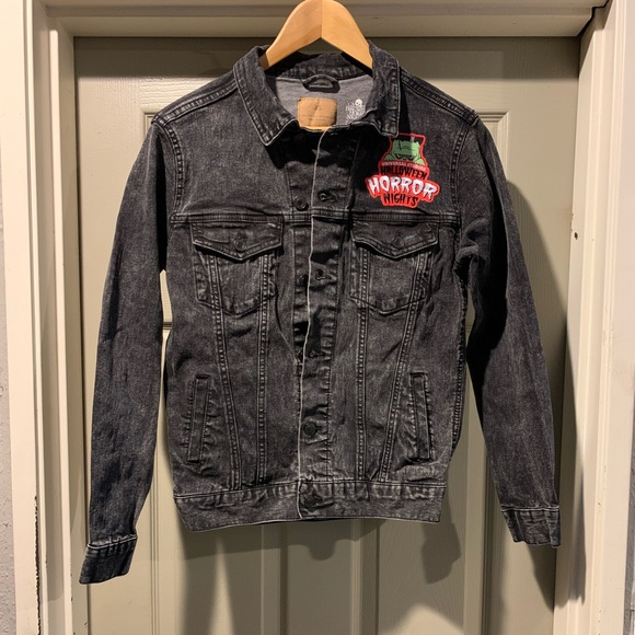 📌 Universal Studios Halloween Horror Nights 2022 Studio Screamers Jean Jacket - Picture 3 of 6